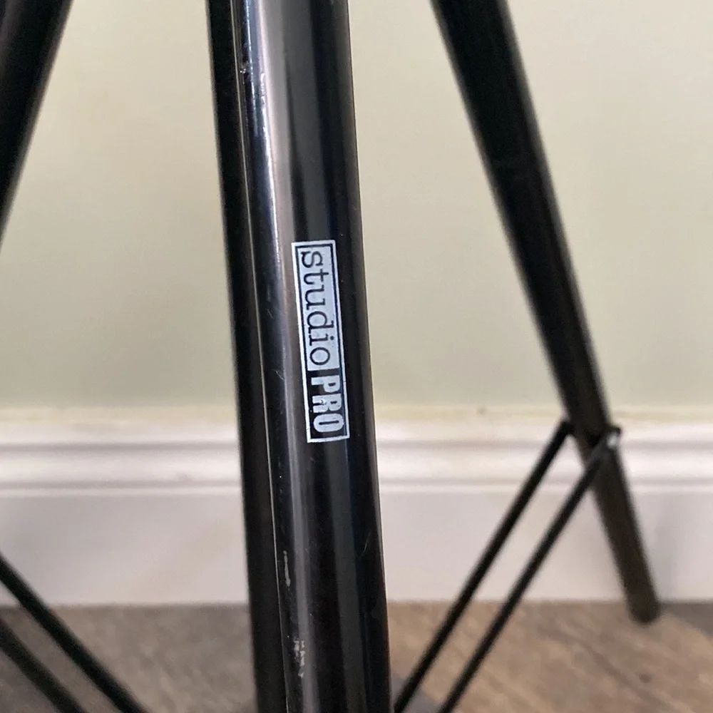 Studio pro tripod like new